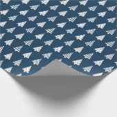 Blauw kerstboompatroon cadeaupapier (Hoek)