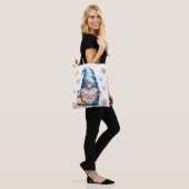 Blauw Kerstkabouter met Rode Lantaarn Bessen Tote Bag (Op model)