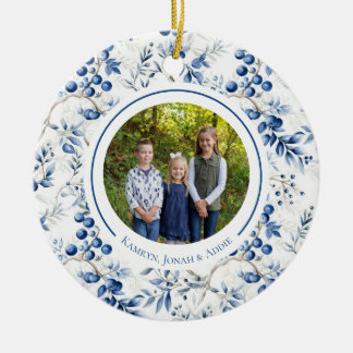 Blauw kerstkransornament met hulst motief keramisch ornament