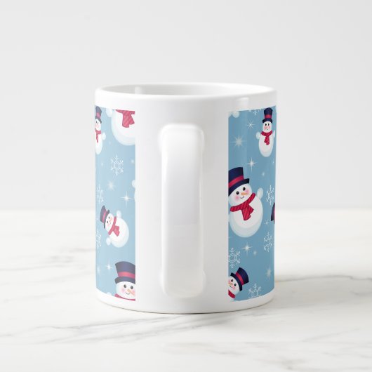 Blauw kerstpatroon met sneeuwpoppen en sneeuwvlokk grote koffiekop (Achterkant)