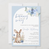 Blauw konijn Pasen baby jongen douche uitnodiging (Voorkant)