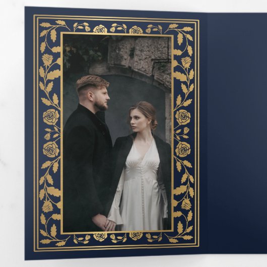 Blauw Koninklijk Middeleeuws Zwaard Huwelijk QR Co Drieluik Uitnodiging (Binnenzijde eerst)