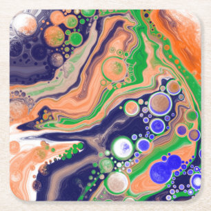 Blauw, koraal en groen gekleurd gekleurd en vloeib kartonnen onderzetters