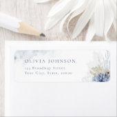 Blauw koraal en seizoenshells strand met de naam R Etiket (Insitu)