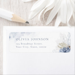 Blauw koraal en seizoenshells strand met de naam R Etiket