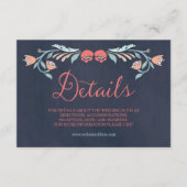 Blauw krijtbord Elegante bloemenbruiloft Details Informatiekaartje (Voorkant)