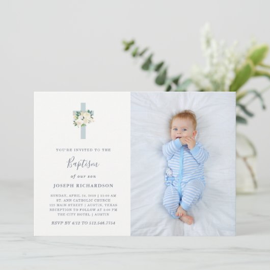 Blauw kruis en witte bloemen | Foto Jongen Baptism Kaart (Staand voorkant)