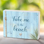 Blauw kustrustiek hout Neem me mee naar het strand Houten Kist Print<br><div class="desc">Houd je zomerherinneringen het hele jaar door dicht bij je hart met dit beachy lichtblauw zee met nautisch touw, koraalhart en kustgrashouten kistje. Houd dit dicht bij je en maak je klaar om terug te worden getransporteerd naar je dierbaarste gelukkige plek. Het echte hout geeft dit kunstwerk een patina. Geweldig...</div>