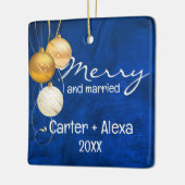 Blauw leer eerste kerst getrouwd keramisch ornament (Links)