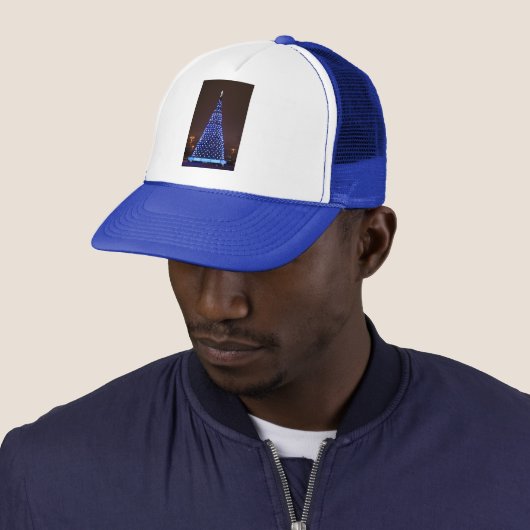 Blauw licht kerstboom trucker pet (In situ)