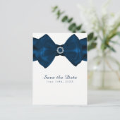 Blauw lint & diamanten Elegant Glam Save the Date Aankondigingskaart (Staand voorkant)
