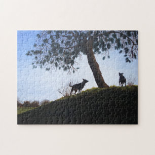 blauw luchtruim boven parklandschap met twee honde legpuzzel