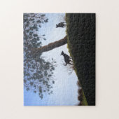 blauw luchtruim boven parklandschap met twee honde legpuzzel (Verticaal)