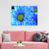 Blauw madeliefje verpakt canvas afdruk (Insitu (Woonkamer))