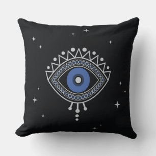 Blauw magisch oog in donkere nacht met sterren kussen