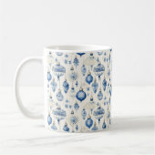 Blauw Majestic: Ornamenten sieren de boom Koffiemok (Links)