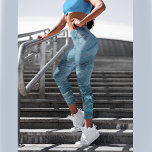 Blauw marmer met een roos op elke poot leggings<br><div class="desc">Geniet van deze unieke blauw marmeren leggings met een roos op elke poot. Je kunt je jeans verwisselen voor deze leggings en ze voor alledaagse gelegenheden draag. Of je kunt ze meenemen naar je yogasessie,  fitnessactiviteiten of hardlopen. Je vindt er een bijpassende trekkoordzak van hetzelfde marmeren ontwerp.</div>