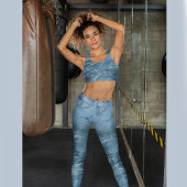 Blauw marmer met een roos op elke poot leggings