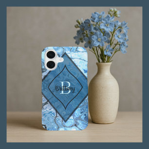 Blauw marmeren patroon met aangepaste naam en init iPhone 16 hoesje
