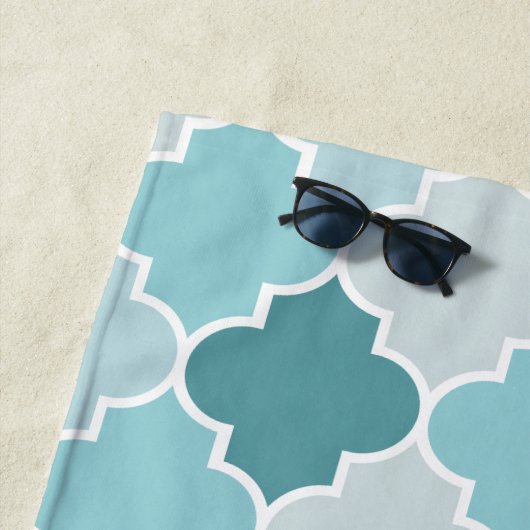 Blauw Marokkaans Trellis, Quatrefoil, Jouw naam Strandlaken (In situ)