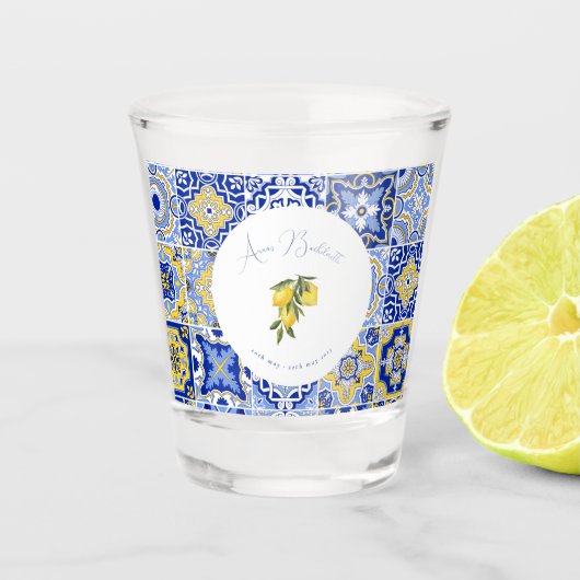 Blauw Mediterraans Tegel & Citrus Bachelorette Shot Glas (Voorkant)