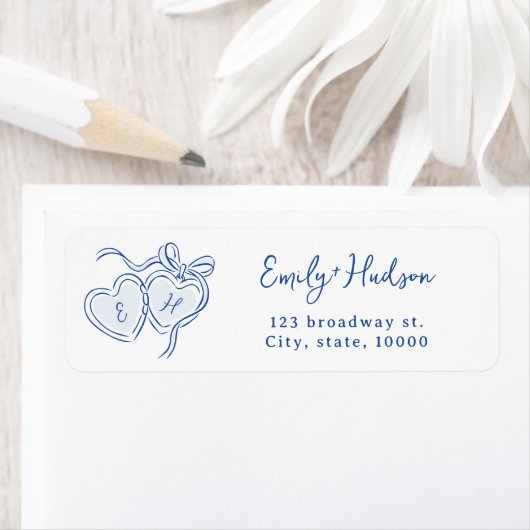 Blauw met de hand getekende hartenmonogram retoura etiket (Insitu)