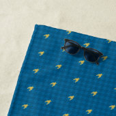 Blauw met gouden accent Houndstooth Beach handdoek (In situ)
