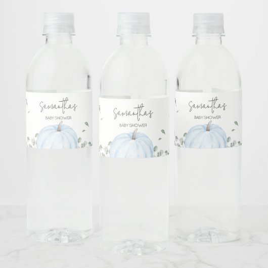 Blauw minimalistisch pompoen Baby shower Waterfles Etiket (Flessen)