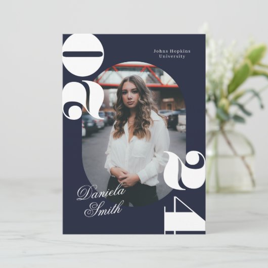 Blauw Modern Bold Klasse van 2024 Afstuderen Kaart (Staand voorkant)