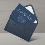 Blauw modern Manuscript Weddenschap sparen de Datu Save The Date<br><div class="desc">Het eenvoudige Moderne Weddenschap van het Manuscript sparen de kaarten van de Datum. Klik op de knop Aanpassen voor een geavanceerdere aanpassing van dit ontwerp. De gelijke punten en meer kleurenopties zijn ook beschikbaar door verzoek.</div>