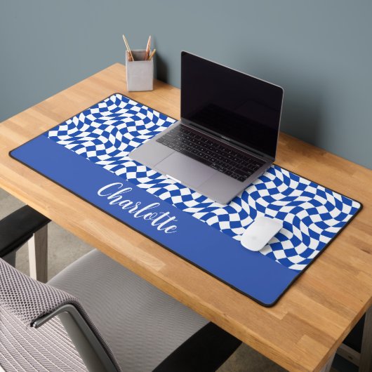 Blauw modern retro spiraal geruit aangepaste naam bureaumat (Kantoor 2)