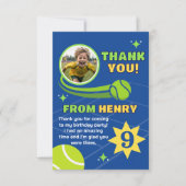 Blauw modern tennisbal verjaardag kinderen bedankkaart (Voorkant)
