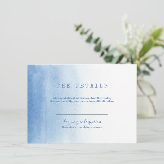 Blauw modern waterverf strand bruiloft detail kaar informatiekaartje (Staand voorkant)