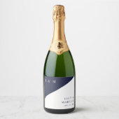 Blauw Moderne Elegante Monogram Trouw Sparkling Wijnetiket (Voorkant)