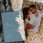 Blauw Moderne Foto Huwelijksuitnodiging met Rustie Kaart<br><div class="desc">Het ontwerp bevat een modern,  maar eenvoudig kalligrafisch schrift met boheemse pampas bloemaccenten die een elegant rustieke uitstraling creëren. Een ideale keuze voor elke moderne trouwlocatie,  of het nu lente,  zomer,  winter of herfst is.</div>