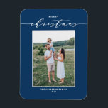 Blauw Moderne Mix Typografie Vrolijk Kerstfeest Fo Magneet<br><div class="desc">vrolijk kerstfeest! Stuur kerstwensen naar familie en vrienden met deze aanpasbare moderne kerstmagneet. Het beschikt over een elegant script en eenvoudige typografie. Personaliseer deze foto kerstkaart door namen en een foto toe te voegen. Deze blauwe kerstmagneet is verkrijgbaar op andere kaarten en kleuren.</div>