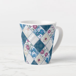 Blauw modieus rustiek patroon van lapjes stof latte mok