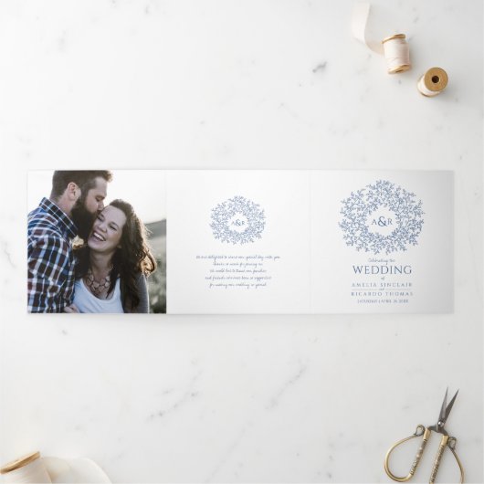 Blauw monogram verhaal toewijding foto bruiloft drieluik programma (Buitenkant)
