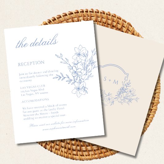 Blauw Monogrammed Crest Floral Wedding Details Informatiekaartje
