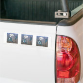 Blauw monster vast in hek bumpersticker (Op Truck)