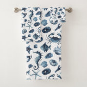 Blauw Nautisch Zee Shell Pattern Bad Handdoek (Insitu)