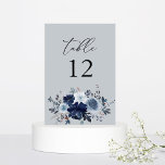Blauw & Navy Bloemen Tafelnummer - Blauw Grijs<br><div class="desc">Kleed je bruiloft- of feesttafels aan met je Blue & Navy Floral Blue Grey Table Number Kaart. Gemaakt met handbeschilderd,  in waterverf,  stoffige blauwe bloemen en marineblauwe bloemen. Geweldig voor rustieke bruiloften,  herfstbruiloften,  winterbruiloften,  strandbruiloften en bruiloften met een blauw thema.</div>