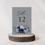 Blauw & Navy Bloemen Tafelnummer - Grijs<br><div class="desc">Kleed je bruiloft- of feesttafels aan met je Blue & Navy Floral Grey Table Number Kaart. Gemaakt met handbeschilderd,  in waterverf,  stoffige blauwe bloemen en marineblauwe bloemen. Geweldig voor rustieke bruiloften,  herfstbruiloften,  winterbruiloften,  strandbruiloften en bruiloften met een blauw thema.</div>