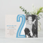 Blauw nummer twee verjaardagsfeestje uitnodigen kaart (Staand voorkant)
