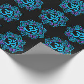 Blauw ohm mandala-ontwerp met paarse vlinders cadeaupapier (Hoek)