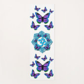 Blauw ohm mandala-ontwerp met paarse vlinders yogamat (Voorkant)