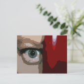 Blauw oog van achter de rode bas dicht briefkaart (Staand voorkant)