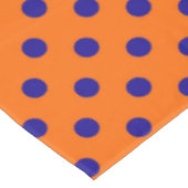 Blauw op Sinaasappel Polka Dots Patroonontwerp Tafelkleed (Gekanteld)