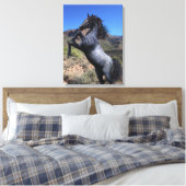 Blauw paard in de woestijn canvas afdruk (Insitu (Slaapkamer))