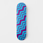 Blauw Paars Chevron Zigzag Ontwerp Persoonlijk Skateboard (Voorkant)